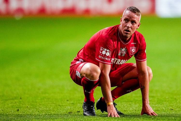 太阳报：英超旧将罗尼-斯塔姆被指控走私毒品，与哥哥一同被审